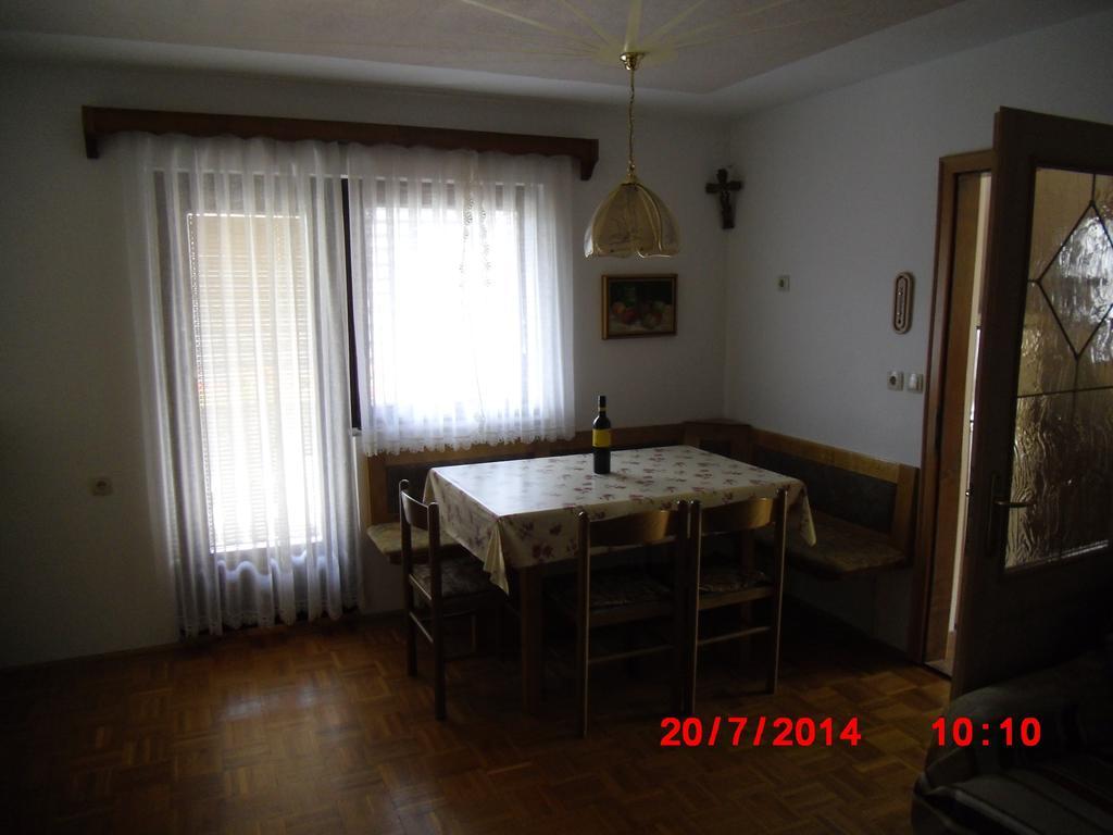 Holiday Home Pri Srni Bohinj Rum bild